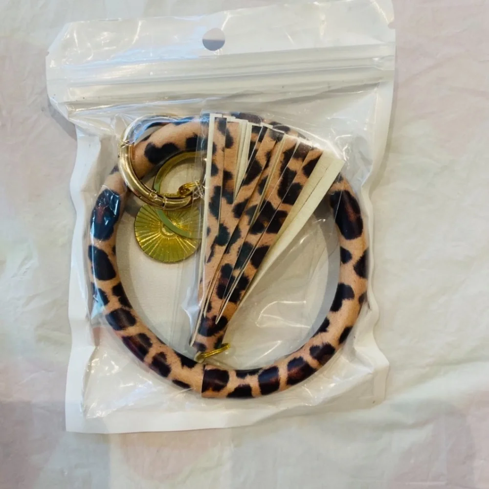 Key Chain Wrist Purse Charm Leopard Print NWT